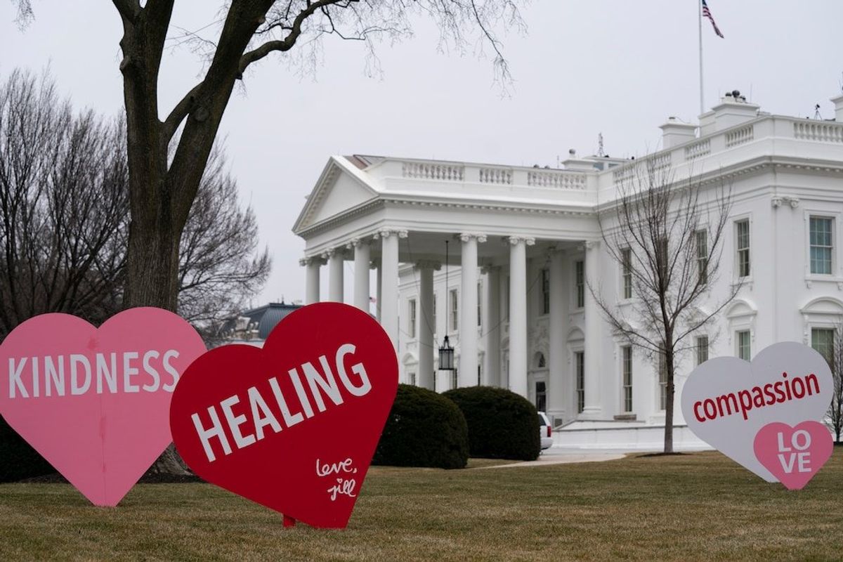 US First Lady Displays ‘Valentine to the Country’ on White House Lawn