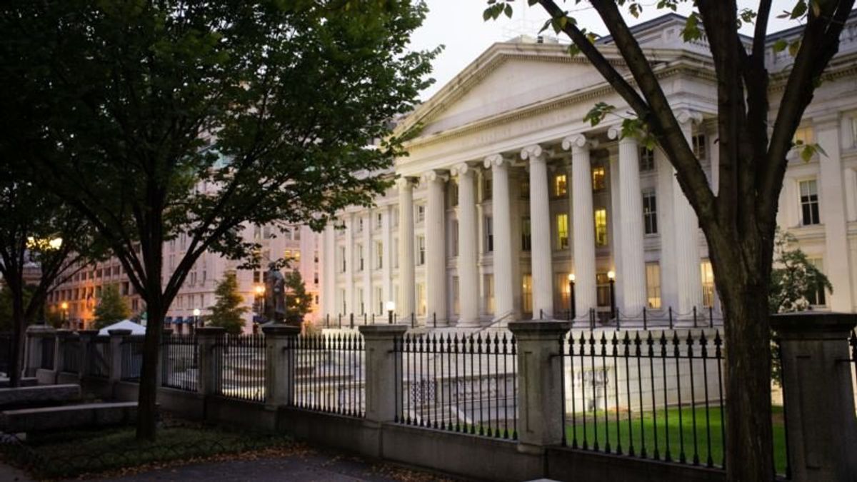 Treasury Employee Accused in Leak Linked to Mueller Probe