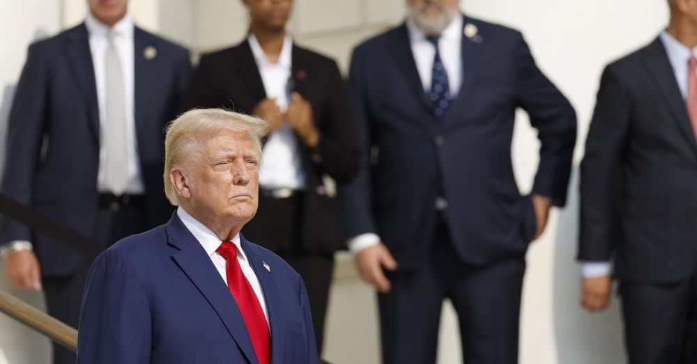 Trump honors America's fallen heroes in Memorial Day speech at Arlington National Cemetery