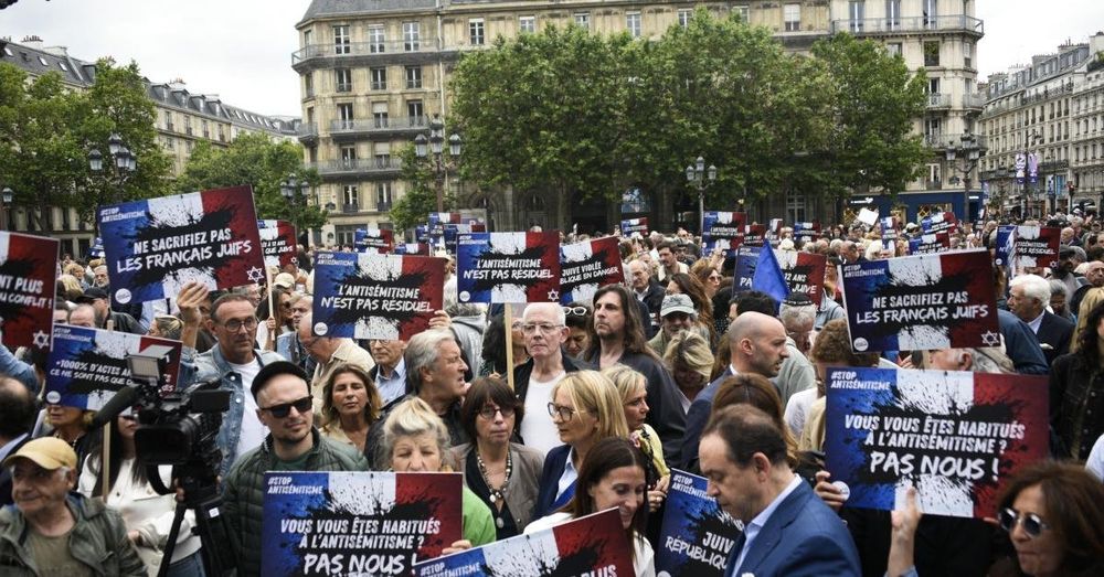 French prime minister ousted in no-confidence vote