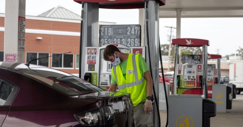 Illinois gas stations sue over pump sticker requirement announcing delayed tax hike