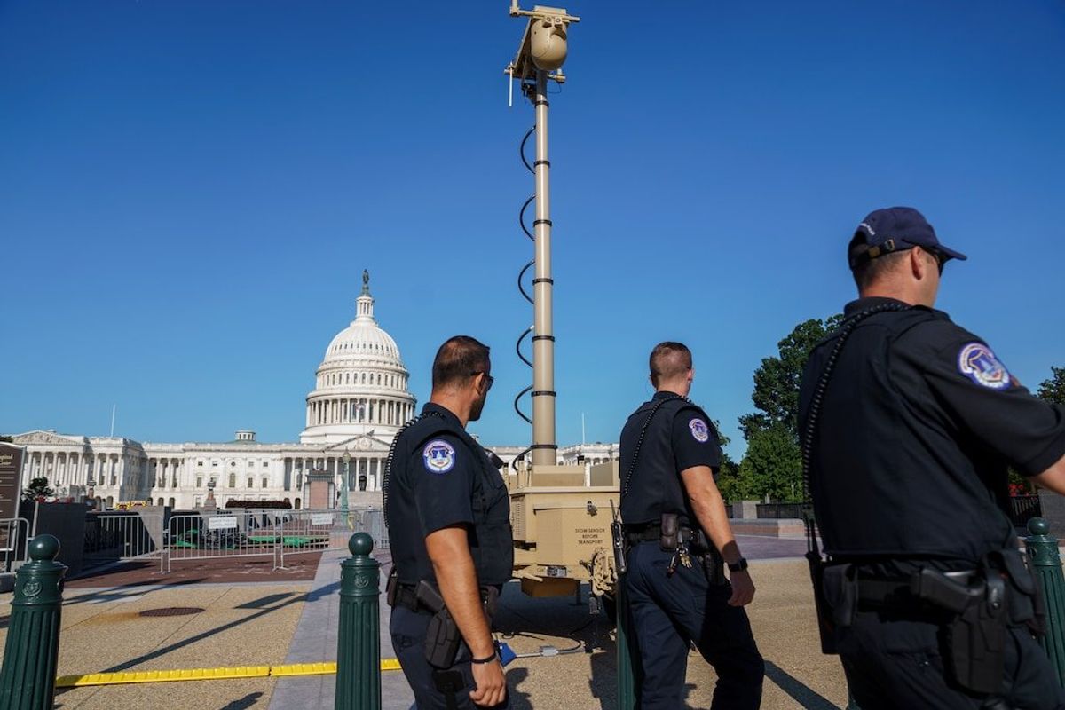 Man with Weapons Arrested Near US Capitol