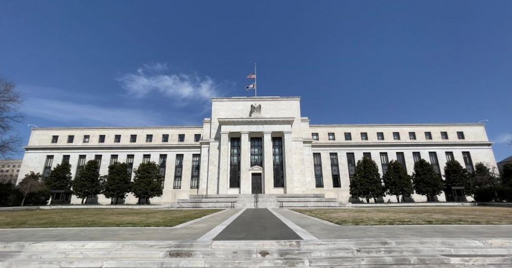Trump hits 'too late' fed on interest rates