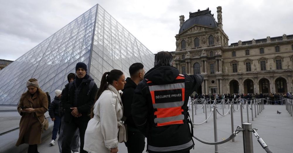 Paris police find major security gaps at Louvre after theft