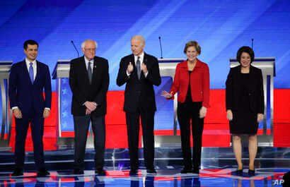 From left, Democratic presidential candidates Pete Buttigieg, Sen. Bernie Sanders, Joe Biden, Elizabeth Warren, and Amy Klobuchar, are seen ahead of their primary debate at Saint Anselm College in Manchester, New Hampshire, Feb. 7, 2020. 