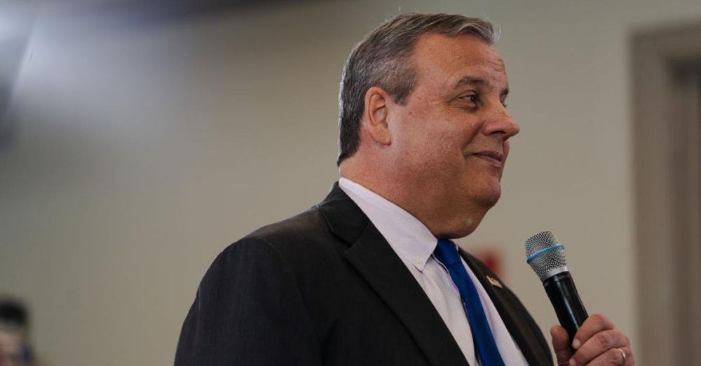 Christie caught on hot mic saying Nikki Haley will get 'smoked'