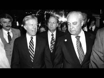 Ex-Democratic chairman Robert Strauss dies at 95