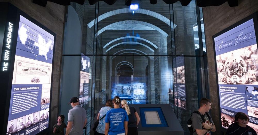 Heatwave forces removal of rare documents from Lincoln Memorial undercroft