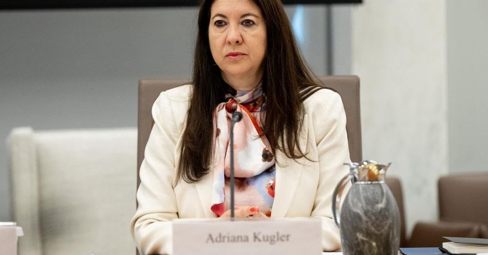 Former Federal Reserve Bank governor violated stock trading rules, ethics report concludes