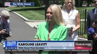 KAROLINE LEAVITT HOLDS A PRESS GAGGLE OUTSIDE THE WHITE HOUSE