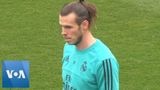 Bale Warms Up During Real Madrid-Arsenal Game Amid Transfer Rumors