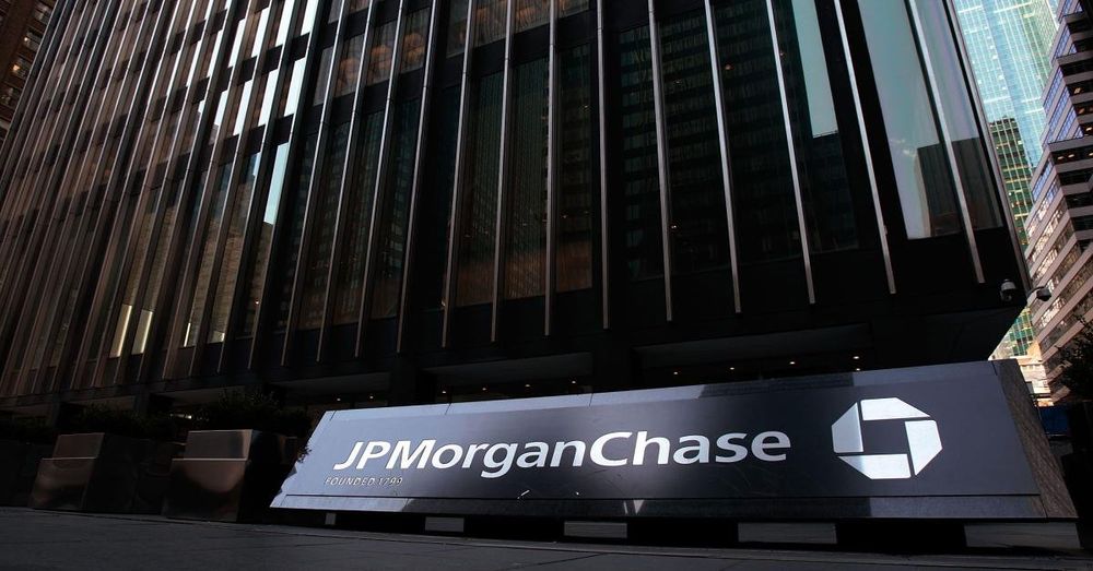 Woman seen in video taking Knicks-themed trash can off NYC street was DEI executive at JP Morgan