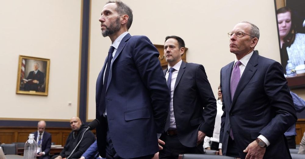 Watchdog wants Smith team clearances pulled over alleged security lapses