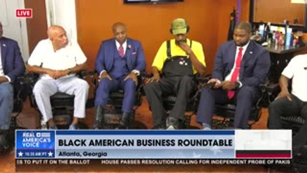 NO TAX ON TIPS - BLACK ROUND TABLE