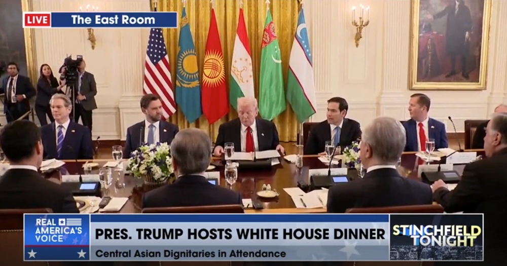 TRUMP HOSTS WHITE HOUSE DINNER
