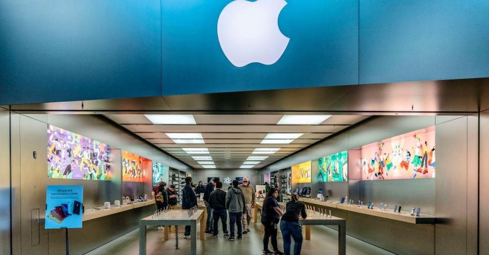 Trump says Apple will face a minimum tariff of 25% if it does not manufacture iPhones in US