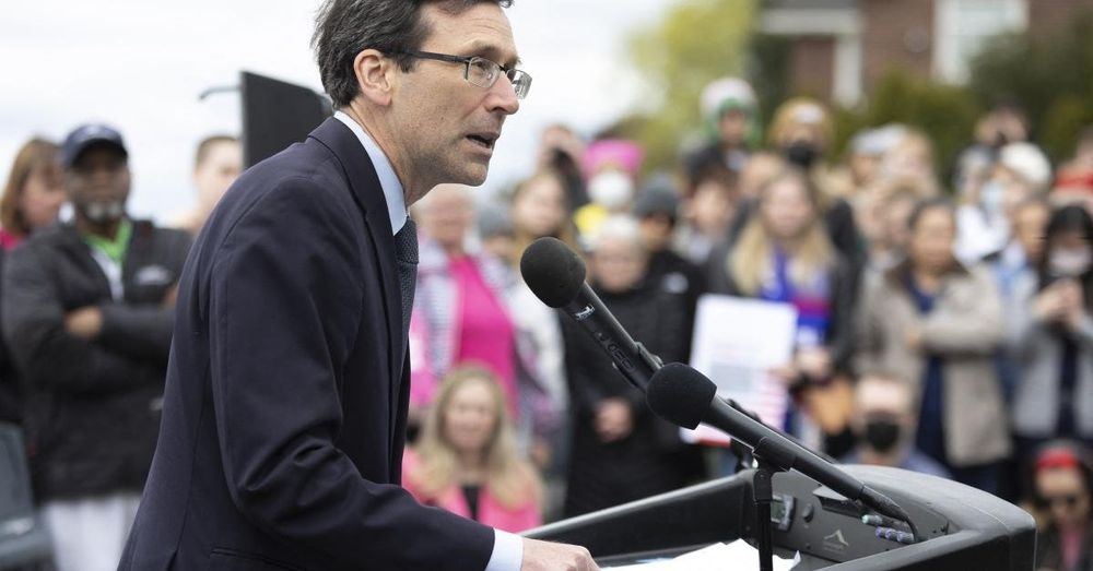 Parents challenging transgender 'kidnapping' law backed by trans psychologist, gay-rights group