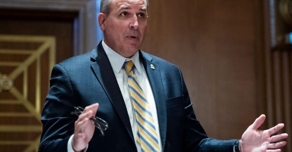 Ex-Border Patrol boss pleads with Republicans not to back down on border security in Biden showdown