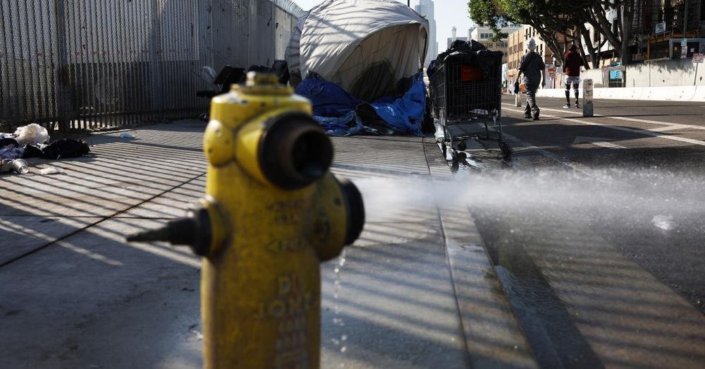 California first responders are running out of water as fire hydrants dry up: report