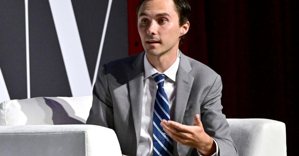 David Hogg defies DNC by pushing incumbents to primaries, says DNC needs to 'fundamentally change'