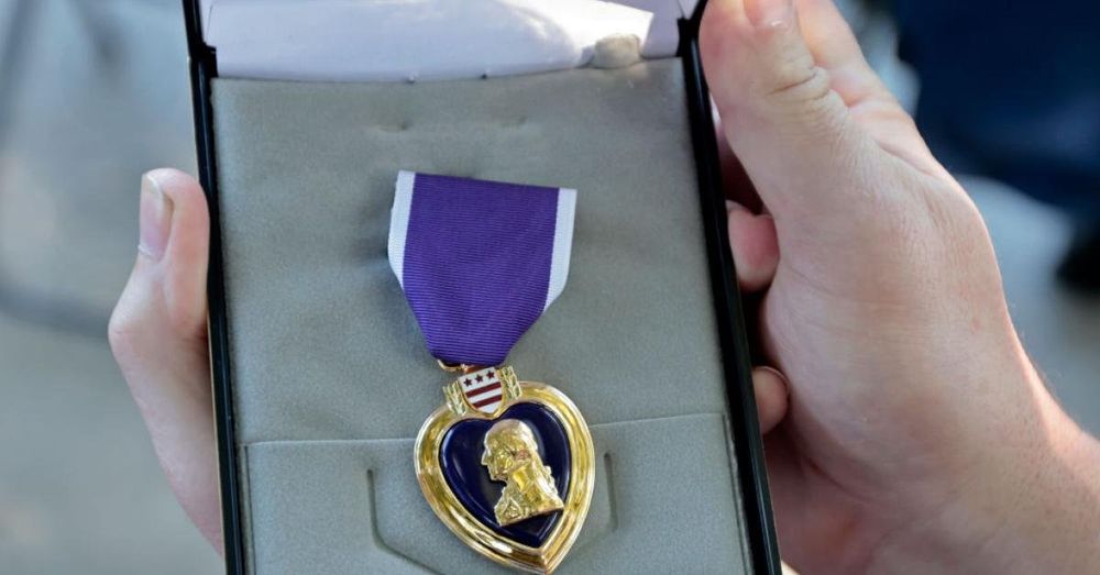 Veteran presents Trump with his Purple Heart for injuries on campaign