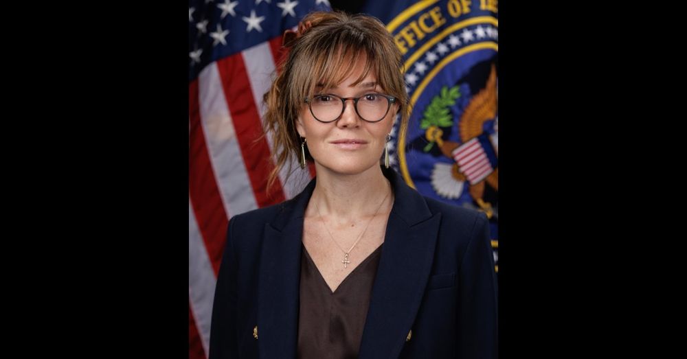 Departing intelligence official blasts Washington Post article as 'hogwash,' says she supports Trump
