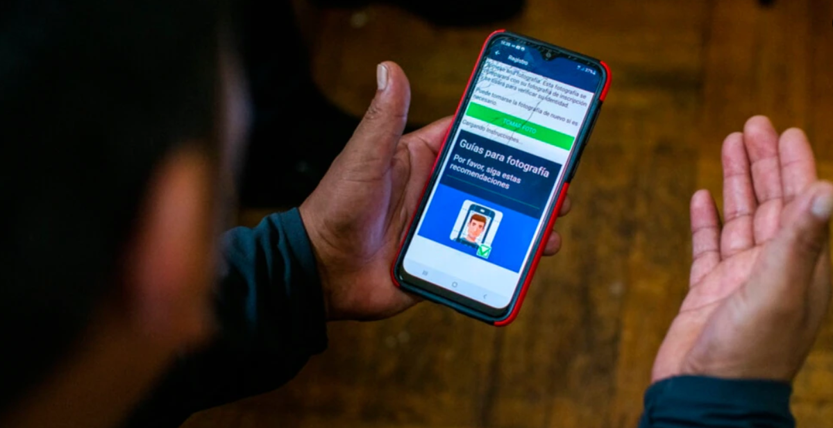 Deportation Agents Use Smartphone App to Monitor Immigrants