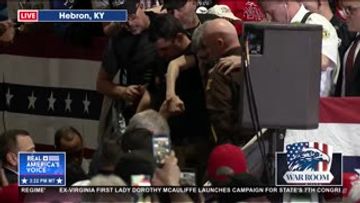 DR. OZ ASSISTS WITH A MEDICAL EMERGENCY