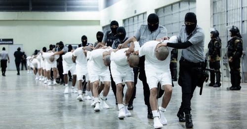 Appeals court rejects contempt finding against Trump admin for deportations to El Salvador jail