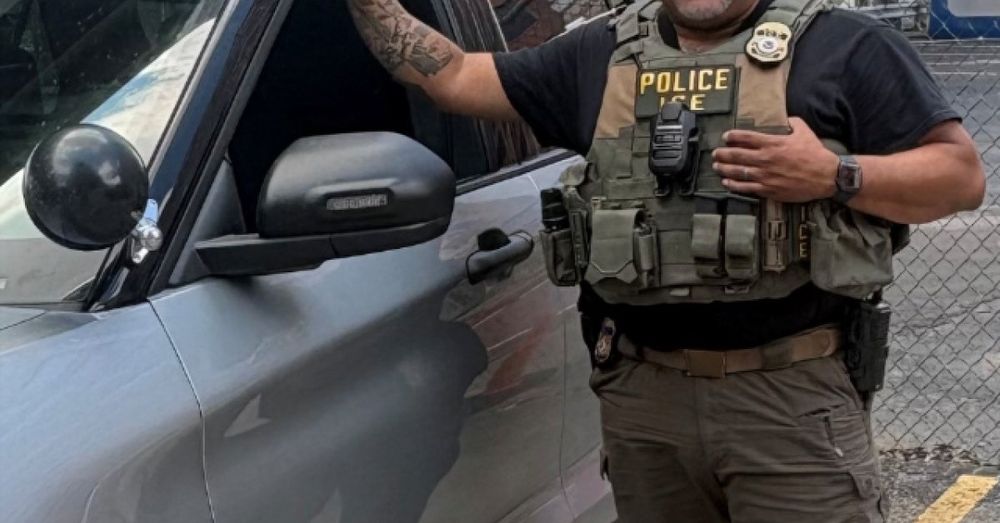 Off-duty ICE officer saves injured driver after severe crash in Missouri