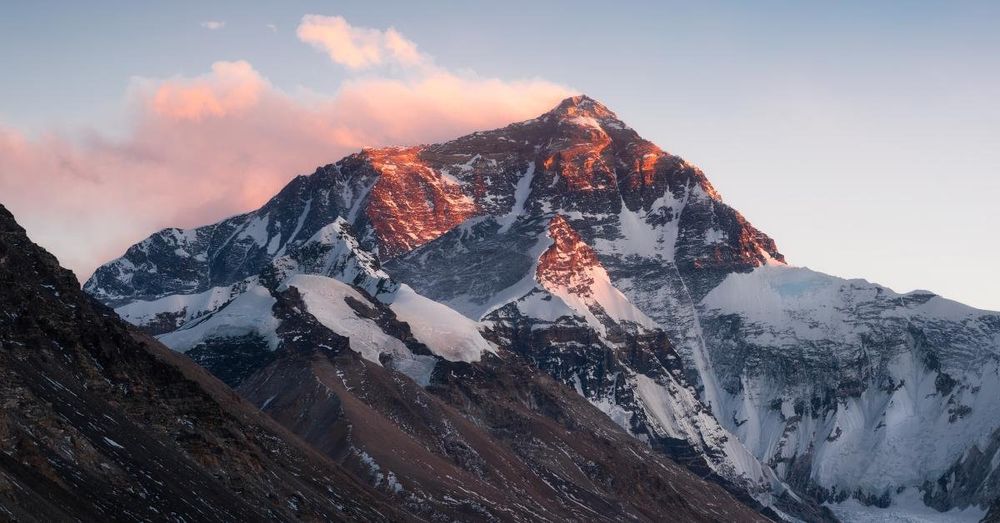 Blizzard strands nearly 1,000 on Tibet’s Mount Everest slope, rescue effort underway