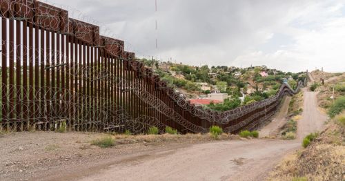 Nearly 565,000 illegal border crossers in Arizona in fiscal 2024