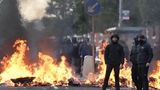 Police in Belfast blast immigration protestors with water cannons