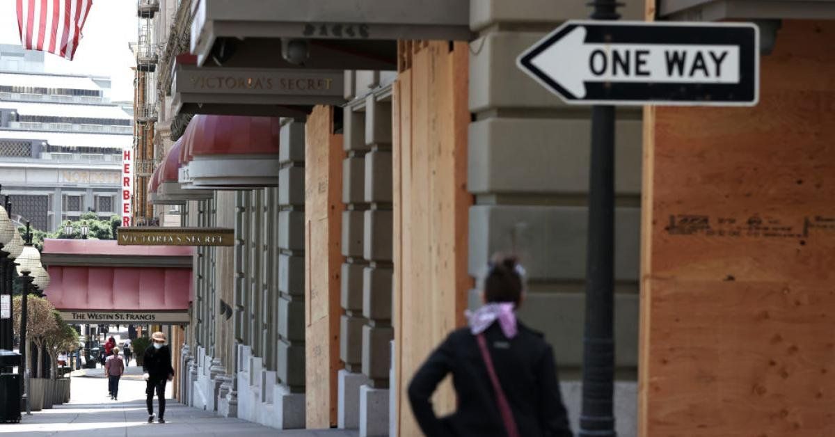First-time U.S. jobless claims fall for second consecutive week, feds