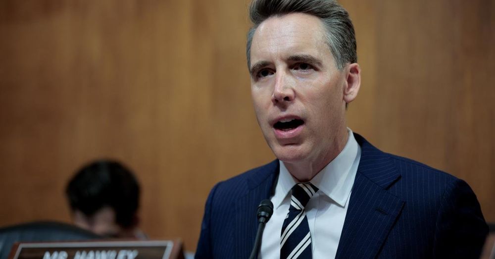 Hawley introduces legislation to send $600 tariff rebate checks to Americans