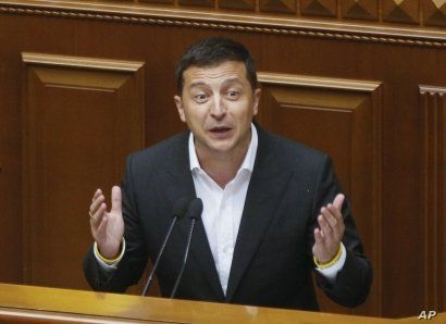 Ukrainian President Volodymyr Zelenskiy speaks to newly elected Ukrainian parliament deputies during parliament session in Kyiv, Aug. 29, 2019.