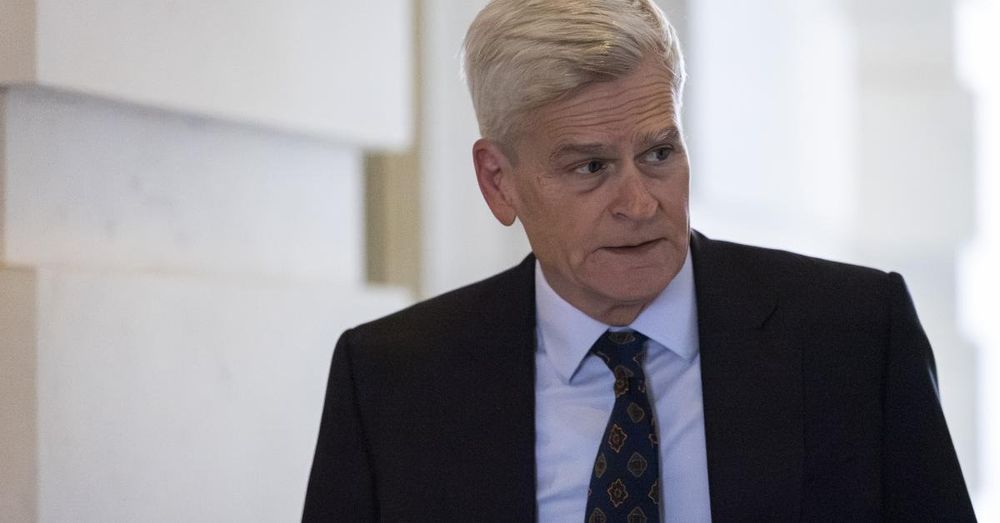 Cassidy blasts Trump over vaccine order, claims president has no 'expertise to make these changes'