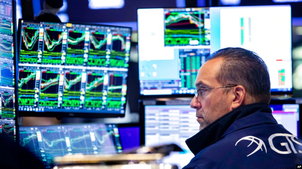 US Stocks Gain Ground Following 7 Straight Weeks of Losses
