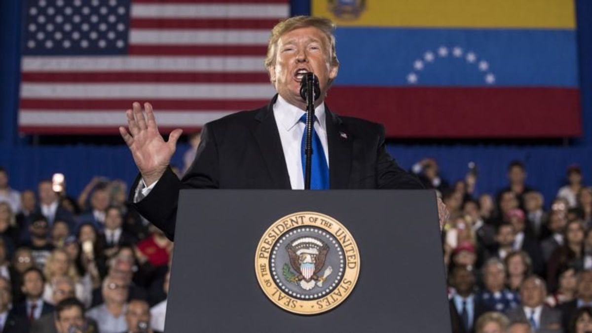 Trump Warns Venezuelan Military to Abandon Maduro