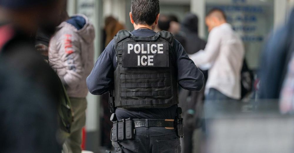 Trump officials join ICE agents in Chicago for deportation efforts