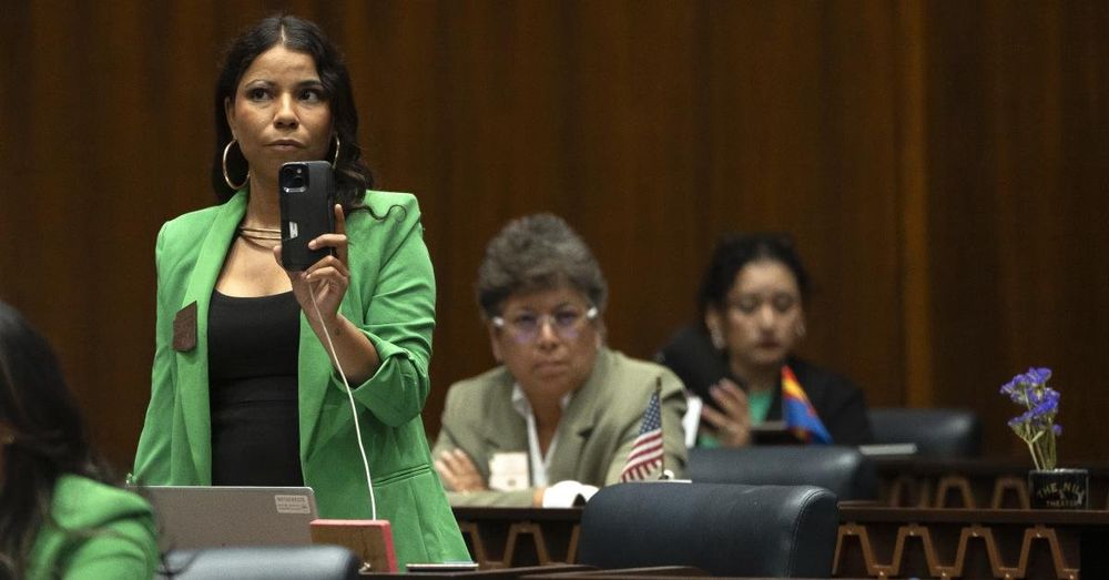 GOP Arizona state senator files ethics complaint against Democrat for sharing ICE location