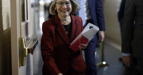 Iowa congresswoman predicts HHS banning illegal migrants from getting benefits will go to SCOTUS