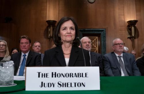 Controversial Fed Nominee Shelton Stalls in Senate Test Vote