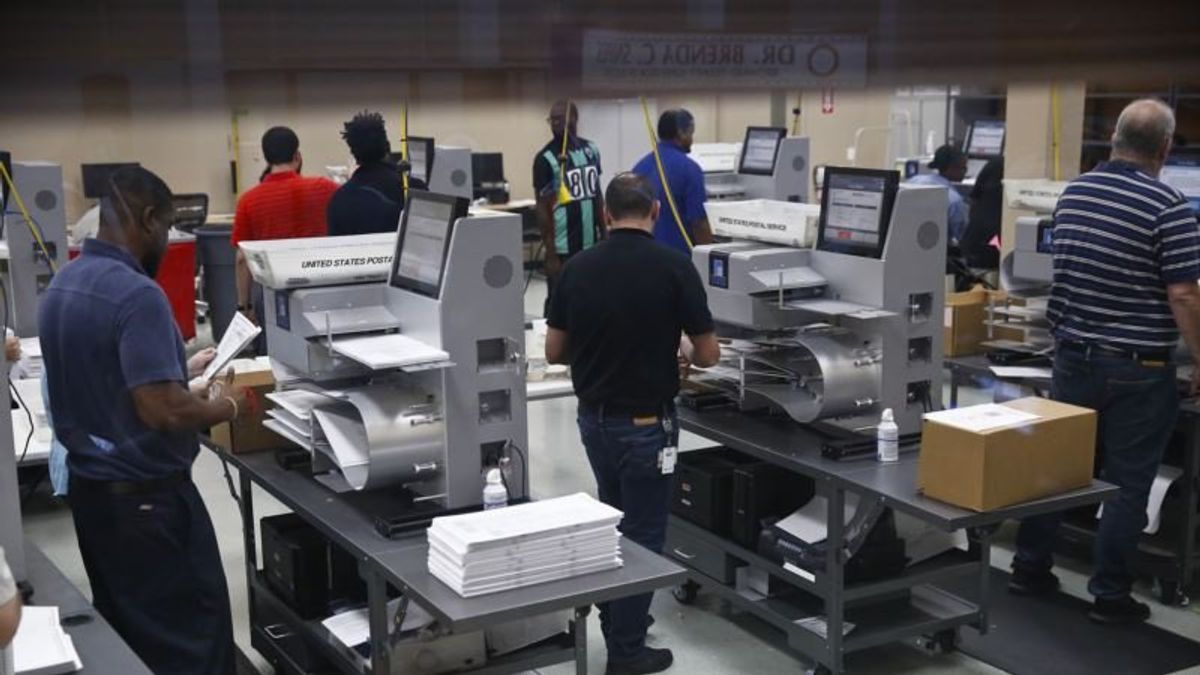 Florida Recount Chugs Along as More Irregularities Surface