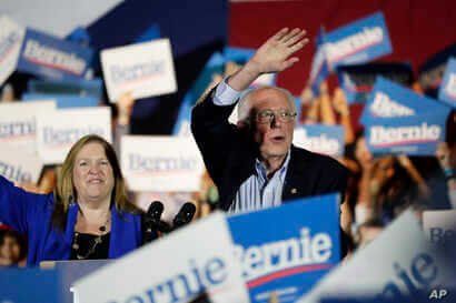 Democratic presidential candidate Sen. Bernie Sanders, I-Vt., right, with his wife Jane, speaks during a campaign event in San…