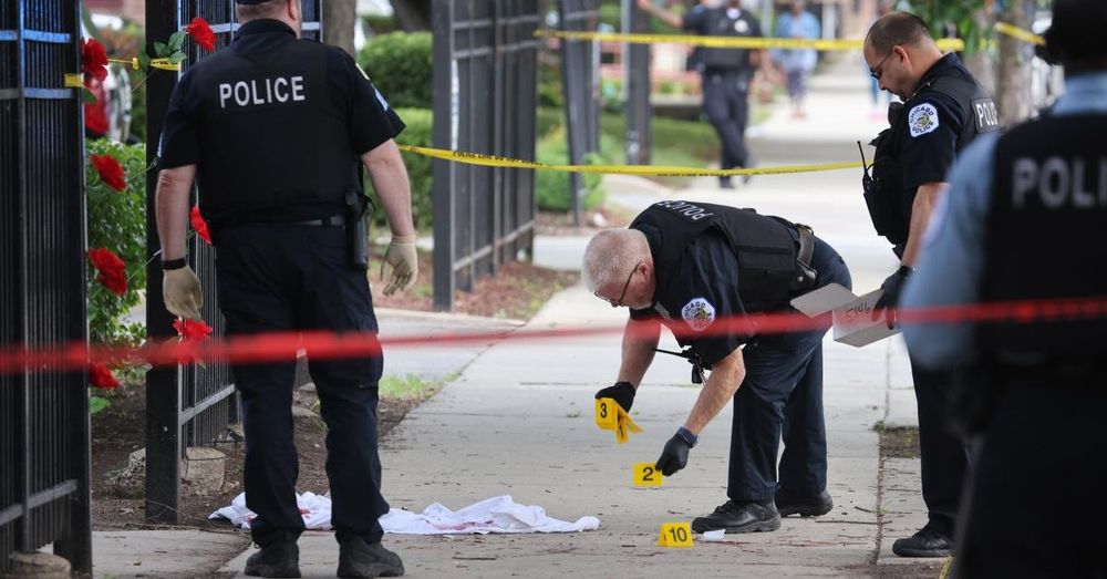 Chicago violent crime plunges as alderman praises police