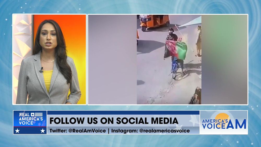 Taliban Terrorist Seen Slapping An Afghan Citizen For Wearing An Afghan Flag